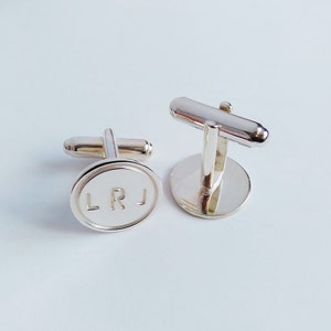 Personalized Cufflinks,Circle Initial Cufflinks,Engraved Initial CuffLinks,Silver Men CuffLinks,Elegant Monogrammed Cufflinks