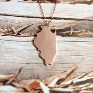 Rose Gold Illinois State Halskette, IL State Charm Halskette, Zustand geformte Halskette, personalisierte Il State Halskette mit einem Herz-% 100 Handmade
