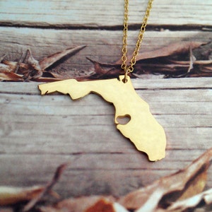 FL State Necklace,State Charm Necklace,State Shaped Necklace,Personalized Florida State Necklace,18k Gold State Necklace With A Heart