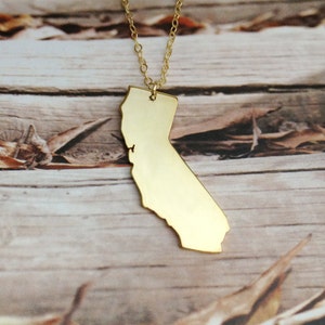 Ca State Necklace,California State Charm Necklace,State Shaped Necklace,Personalized California 18k Glod State Necklace With A Heart