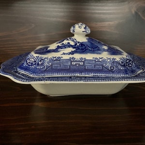 Staffordshire &quot;Ye Old Willow&quot; Blue and White Covered Vegetable Dish