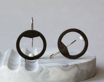 Dangle modern pearl earrings, Wood geometric earrings, Contemporary circle earrings, Modern jewelry for women