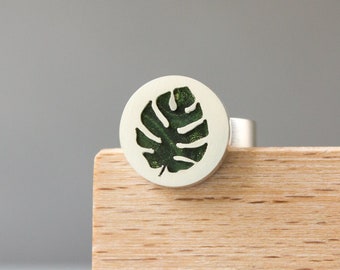 Nature inspired ring with Monstera green leaf, Silver and wood minimalist statement ring, Plant lover gift, Unique wooden gift for her