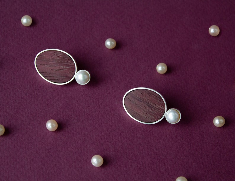 Pink wood modern minimalist pearls earrings, 5th anniversary gift for her, Wood anniversary gift for wife, Unusual wooden earrings image 9