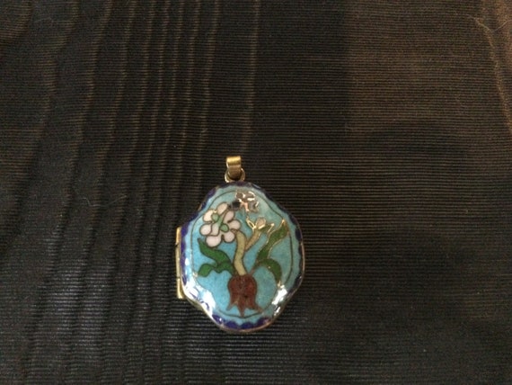 Chinese enamel locket, 1980s, aqua enamel with co… - image 2