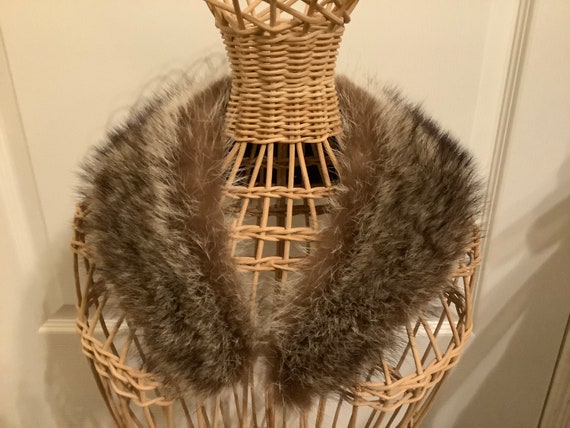 Fur collar with attached snap/pin, raccoon - image 1