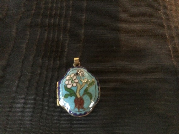 Chinese enamel locket, 1980s, aqua enamel with co… - image 3