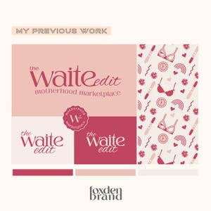 以下が含まれることがあります： 「The Waite Edit」という、母性のためのマーケットプレイスであるビジネスのピンクと赤のロゴデザイン。ロゴはスタイリッシュなフォントと、「Motherhood Marketplace」という文字と「W」が刻まれた小さな円形のスタンプを特徴としています。