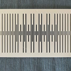 Peut inclure: Diffuseur acoustique en plastique blanc avec un motif de lignes verticales et une étiquette "11W" en haut à droite.