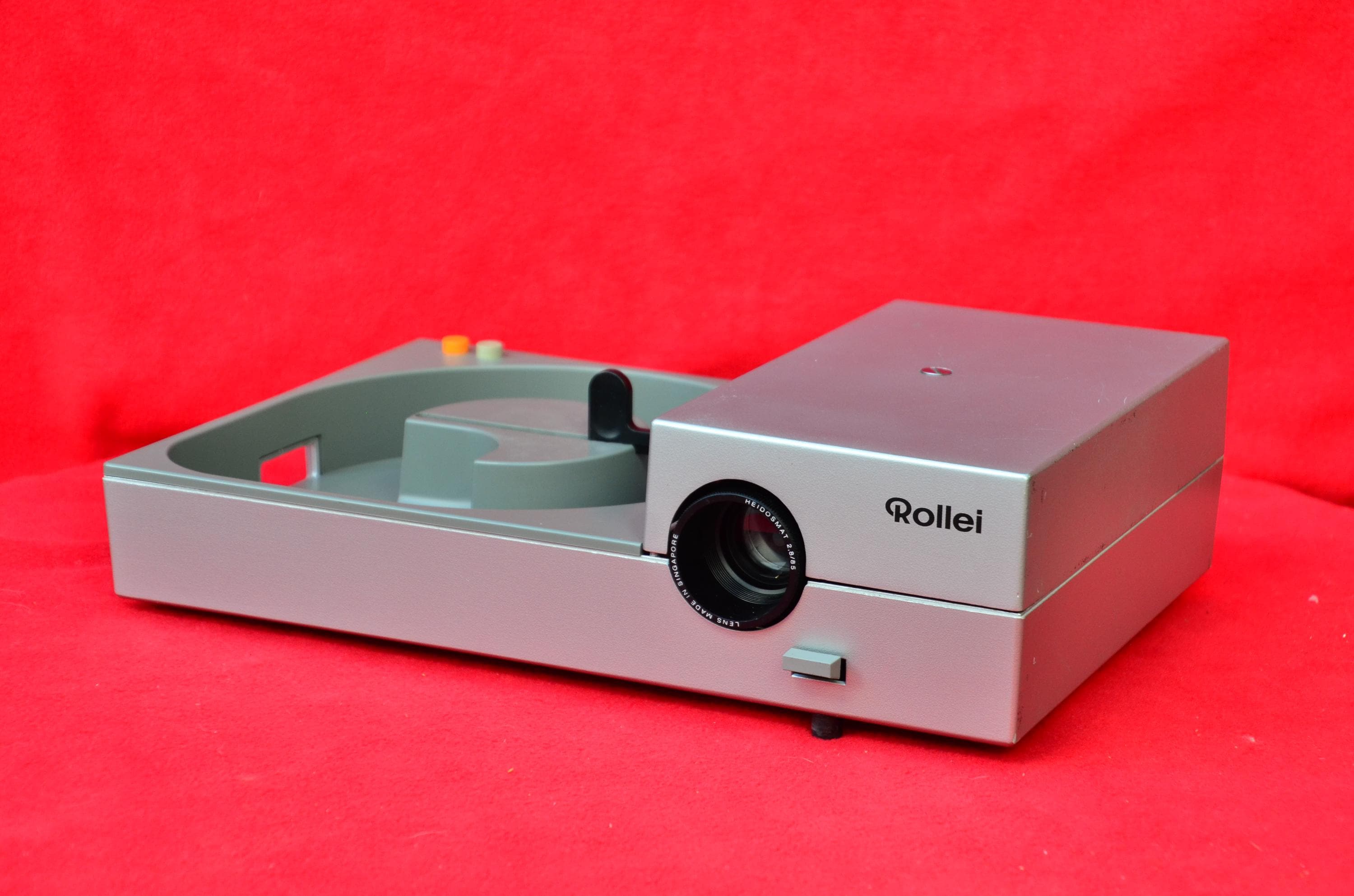 Rollei P37Eslide projector with Heidosmat 85 mm 2.8 lens