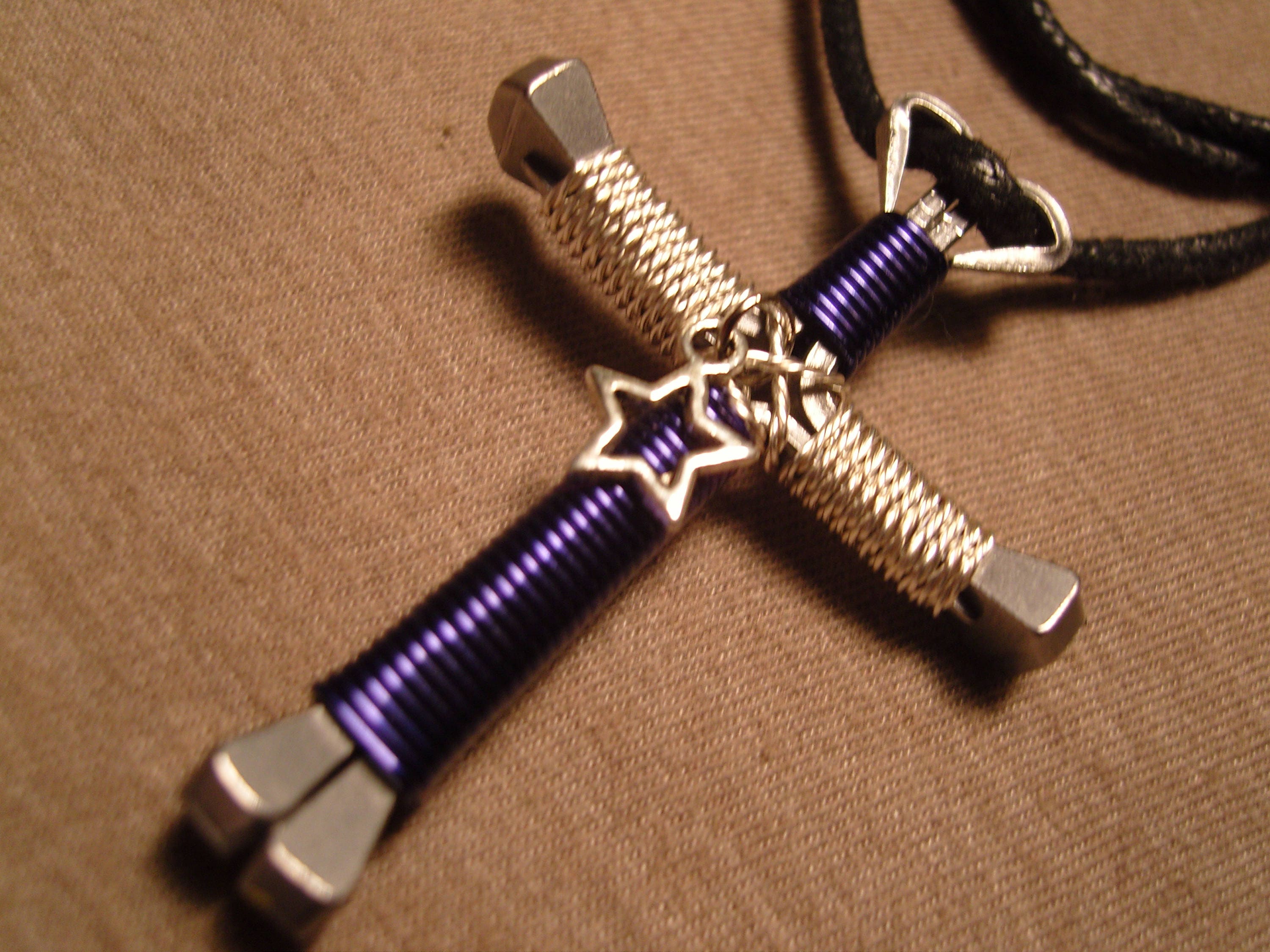 Dallas cowboys cross necklace best sale