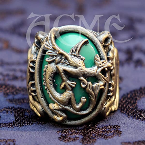 Jack sparrow Griffin dragon Ring Pirates of the caribbean Prop Extreme detail. ACME EXCLUSIVE