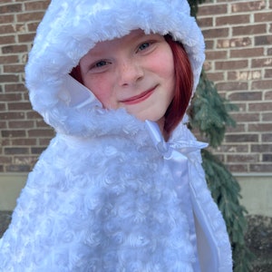White cloak fur/satin reversible, baptism fur cloak with hood, winter cloak, hooded winter cape, winter baptism, fancy winter cloak