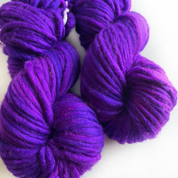 Violet fluo - Fil 100 % mérinos super épais - 126 yards pour tricoter des châles, des tuques et des écharpes en mauve