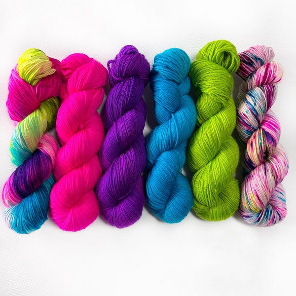 The Neons Collection - Handgefärbtes Fingering - 3 PLY - 80/20 SW Merino/ Nylon zum Häkeln, Stricken, Tücher, Sockengarn