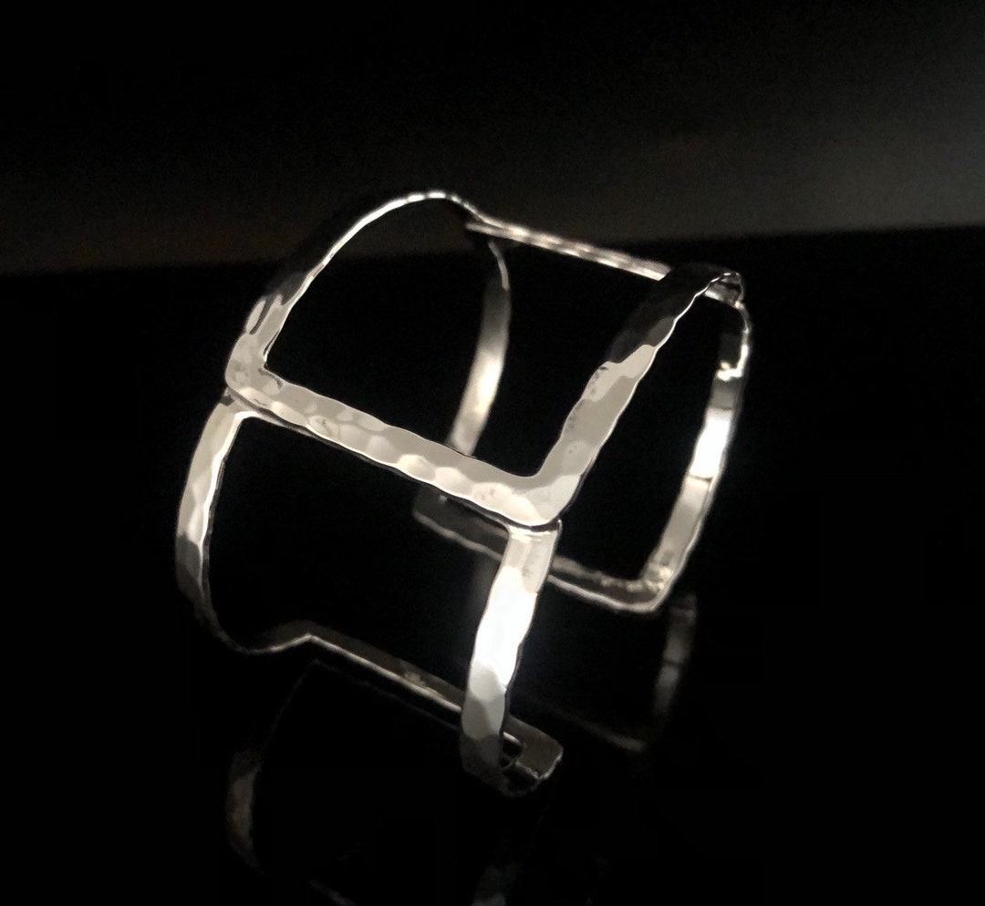 ハンマー加工のスターリングシルバーオープンカフブレスレット：幾何学