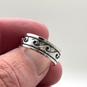 Pierścionek z falą ze srebra oksydowanego // Srebro próby 925 // Rozmiary od 7 do 13