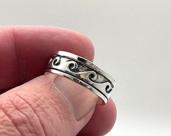 Wellen-Ring aus oxidiertem Silber // 925 Sterling Silber // Größen 7 bis 13