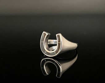 Silver Horseshoe Ring with Genuine Onyx Inlay // 925 Sterling Silver // Horseshoe Ring // Sizes 7 to 12