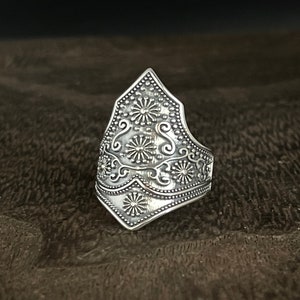 Oxidized Swirl Shield Ring // 925 Sterling Silver // Size 7, 8, 9