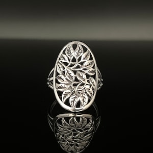 Oxidized Leaves Silver Ring // Leaf Design Silver Ring // Sizes 5 to 10 // 925 Sterling Silver // Ring for Women