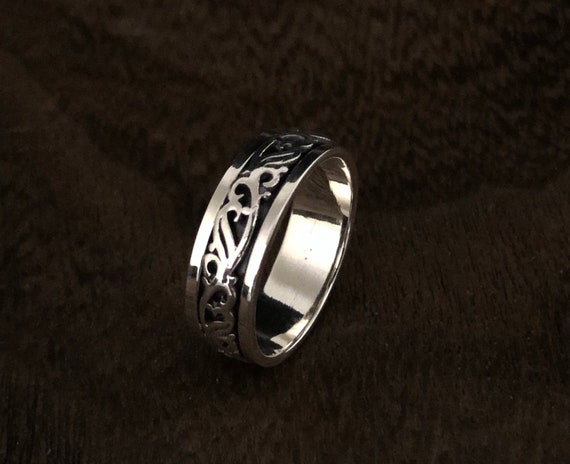 Spinning Vines Band Ring Spinning Vines Band Ring