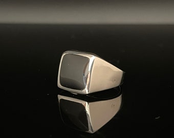 Black Onyx Silver Signet Ring // 925 Sterling Silver // Sizes 7 to 12 Available