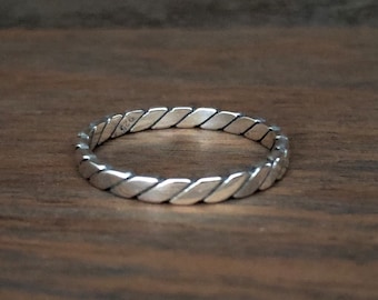 Dünner geflochtener Silberring // 925 Sterling Silber // Gehämmerter, geflochtener Silberring // Sterling Ring