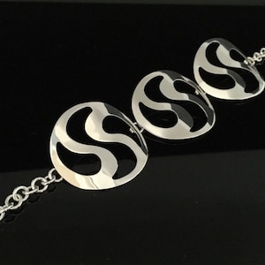 Cut-out Circle Link Bracelet // 925 Sterling Silver // 7.5 Inches Length // Toggle Clasp