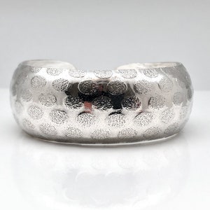 Hammered Oval Design Silver Cuff // 925 Sterling Silver