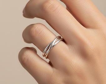 Dünner Rollring aus Sterlingsilber: Drei ineinander verschlungene Silberbänder, jeden Tag minimalistisch