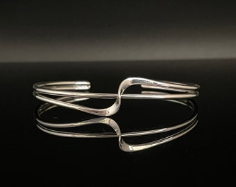 ヴィンテージ！Silver Wavy Cuff ブレスレット ヴィンテージ！Silver Wavy Cuff ブレスレット