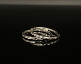 Set of 2 Hammered Square Band Silver Rings // 925 Sterling Silver // Squared 1mm Hammered Silver Band Rings