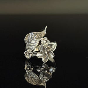 Silver Flowers Ring // 925 Sterling Silver // Handmade // Sizes 5 to 10 // Ring for Women
