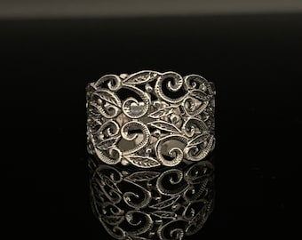 Victorian Style Filigree Silver Ring // 925 Sterling Silver // Sizes 7 to 10