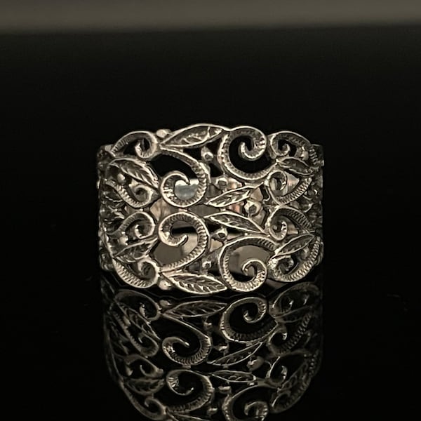 Oxidized Sterling Silver Filigree Ring - Victorian Style - Size 7 to 10