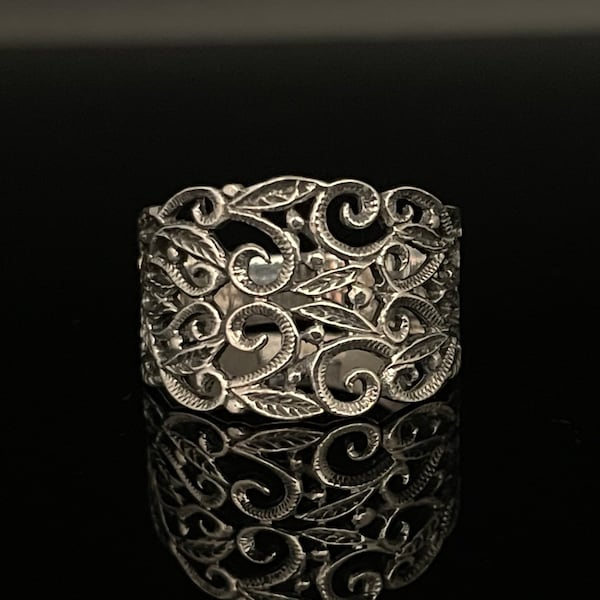 Victorian Style Filigree Silver Ring // 925 Sterling Silver // Sizes 7 to 10