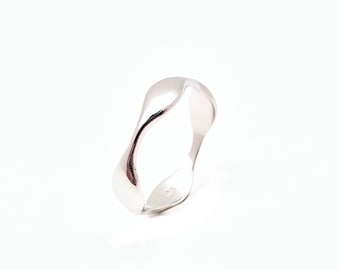 Wavy Silver Band Ring // Sterling Silver // Plain Silver Ring // Women's Silver Ring