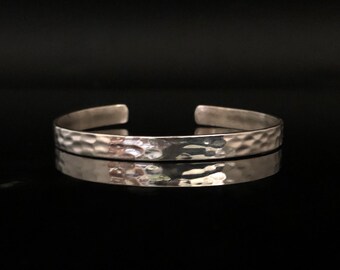 Brazalete de plata de ley martillada - 6 mm de ancho