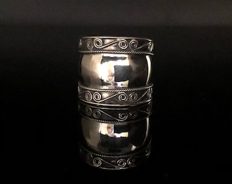 Oxidierter Sterling Silber Bali Swirl Ring: Traditionelles Band