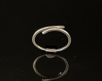 Thin Criss Cross Silver Ring // 925 Sterling Silver // Sizes 4 to 10