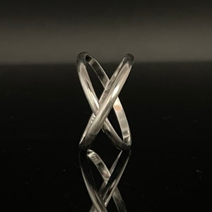 Silver Criss Cross Ring // 925 Sterling Silver // Sizes 5 to 10