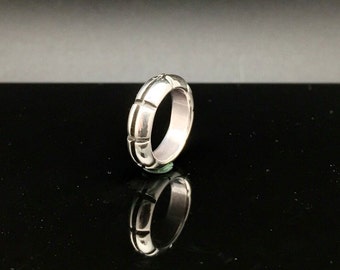 Criss Cross Sterling Silver Band Ring - Size 6