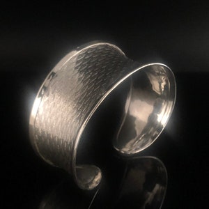 Manchette en argent à motif géométrique - Bracelet concave en argent - Argent sterling 925 — Manchettes en argent