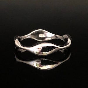 Wavy Silver Band Ring // Sterling Silver // Plain Silver Ring // Women's Silver Ring