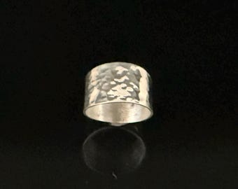 Pierścień ze srebra młotkowanego – srebro próby 925 – ręcznie robiony