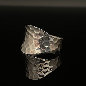 Rustikaler Silberring gehämmert Konkav // 925 Sterling Silber // Frauenring