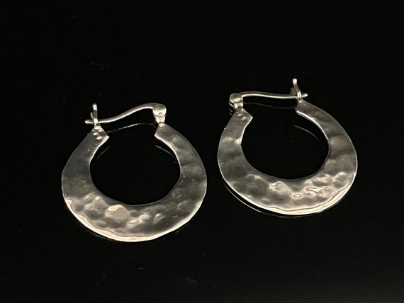 Silver Medium Hammered Domed Disc Earrings – Burnish