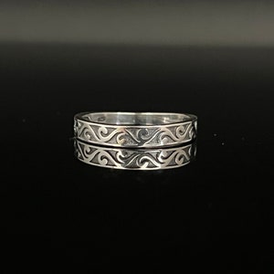 Silver Scroll Ring // 925 Sterling Silver // Sizes 5 to 10 // Oxidized Swirl Ring