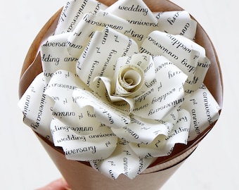 Rosa de papel para el primer aniversario: papel reciclado ecológico